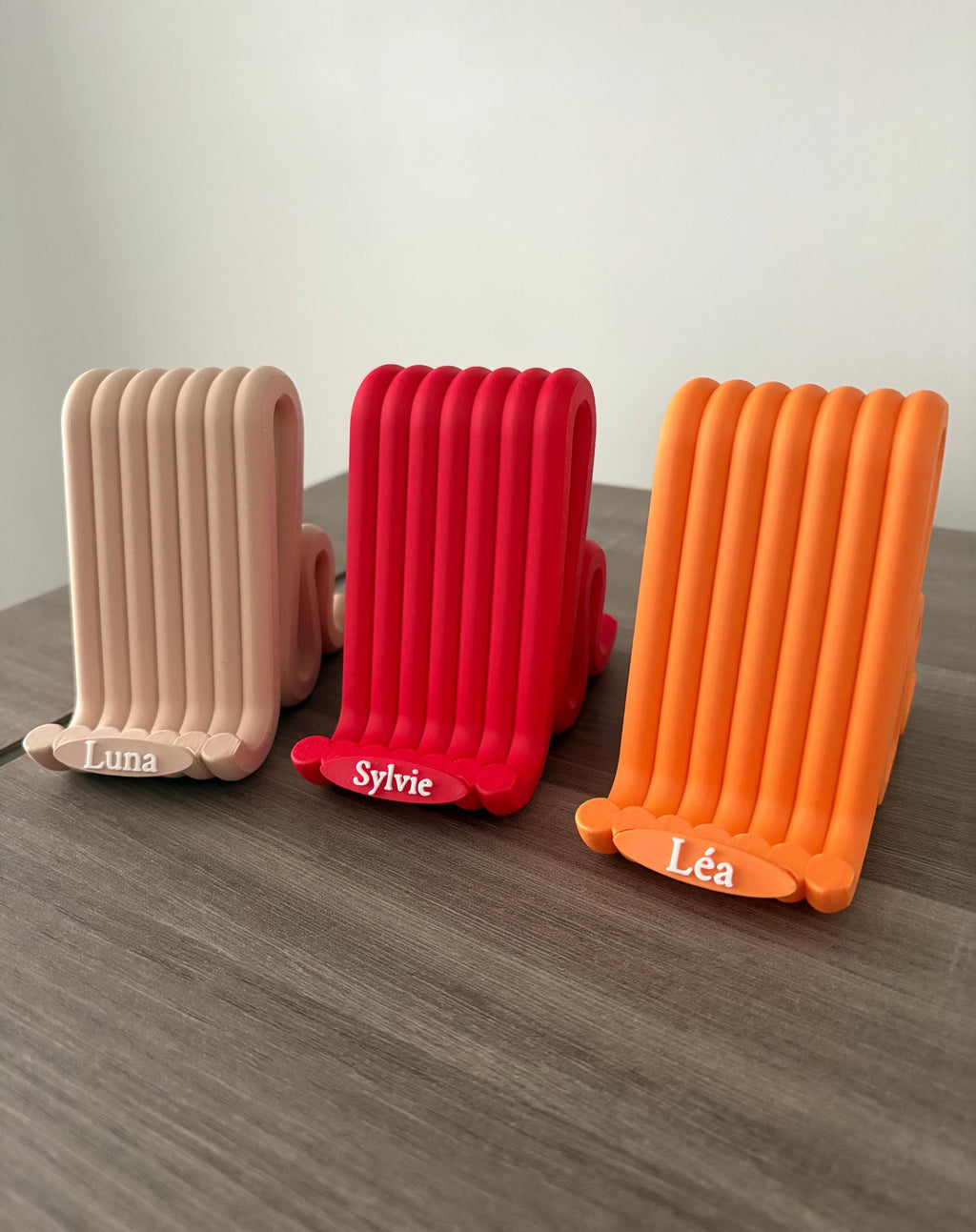 Support Téléphone Personnalisable – Design Moderne pour Bureau et Table de Chevet + Porte-clé Offert