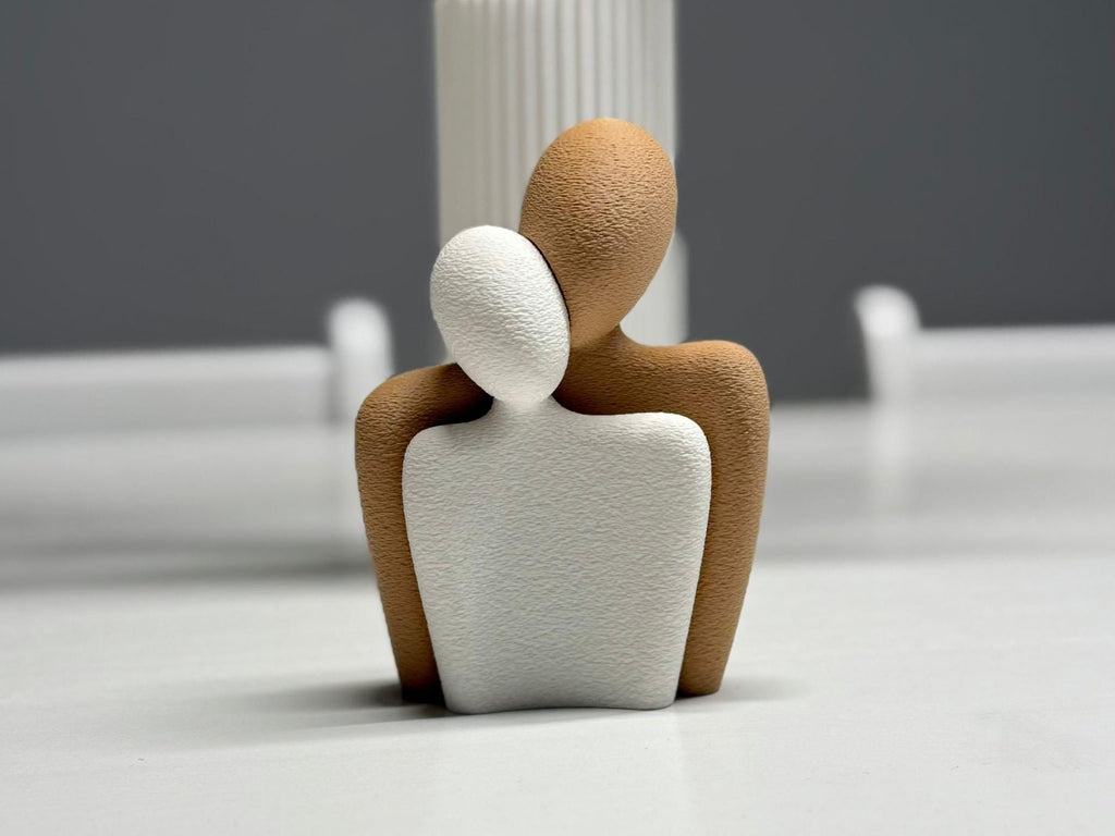 Saint-Valentin statue de couple romantique sculpture moderne d’amour pour décoration intérieure par Flexura3D. Valentine’s Day romantic couple statue, modern love sculpture for interior decoration by Flexura3D