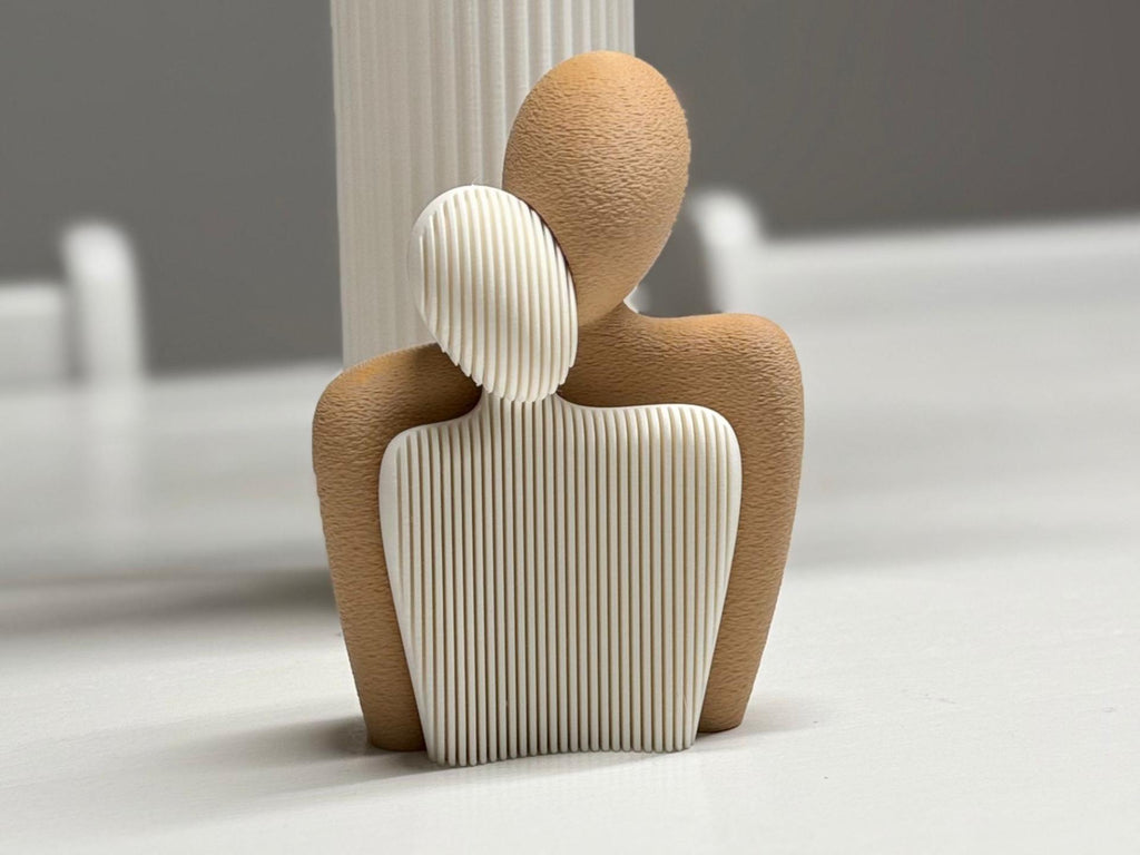 Saint-Valentin statue de couple romantique sculpture moderne d’amour pour décoration intérieure par Flexura3D. Valentine’s Day romantic couple statue, modern love sculpture for interior decoration by Flexura3D