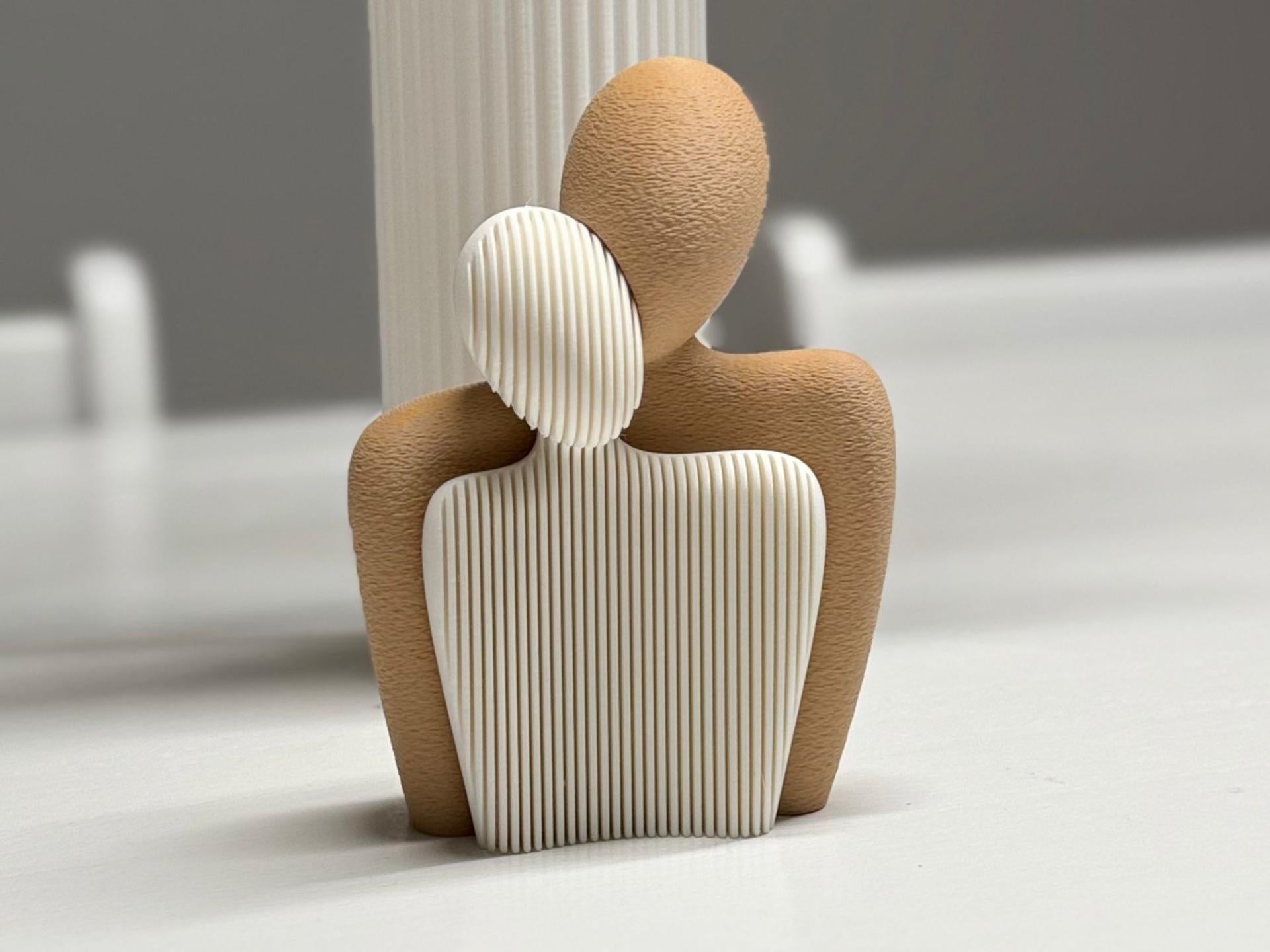 Saint-Valentin statue de couple romantique sculpture moderne d’amour pour décoration intérieure par Flexura3D. Valentine’s Day romantic couple statue, modern love sculpture for interior decoration by Flexura3D